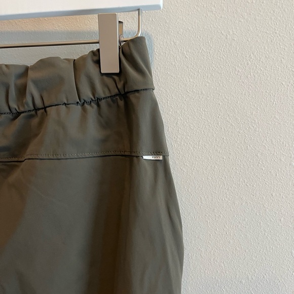 Vuori Olive Green Pants - Small -Athleisure Tapered Jogger/ Sweats / Slack - Picture 4 of 5